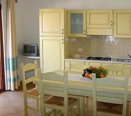 Residenza Pierre Et Badus Lejlighedshotel Badesi